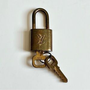 Louis Vuitton Brass Lock And Double Key Set #435
